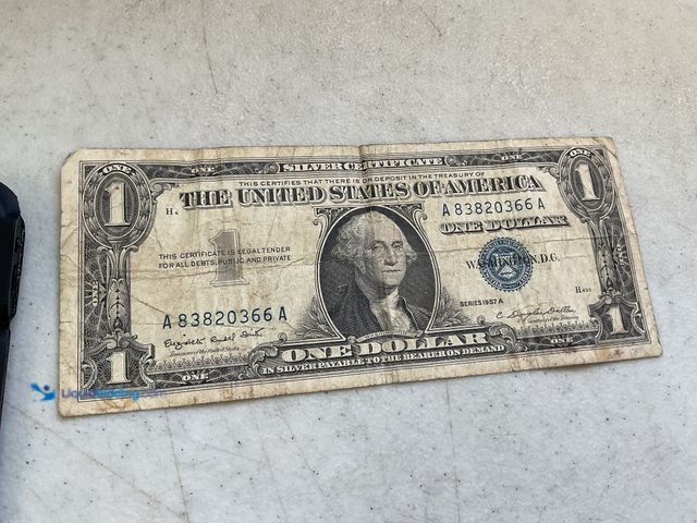 Lot 49-5515044 - 1957 A BLUE SEAL UNITED STATES ONE DOLLAR SILVER CERTIFICATE
