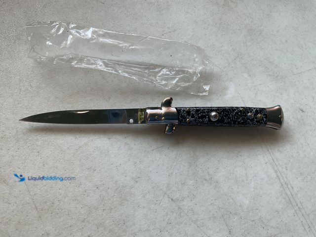Lot 49-5467723 - Other NEW COLLECTIBLE POCKET KNIFE FLIP BLADE STAINLESS STEEL WITH LOCK