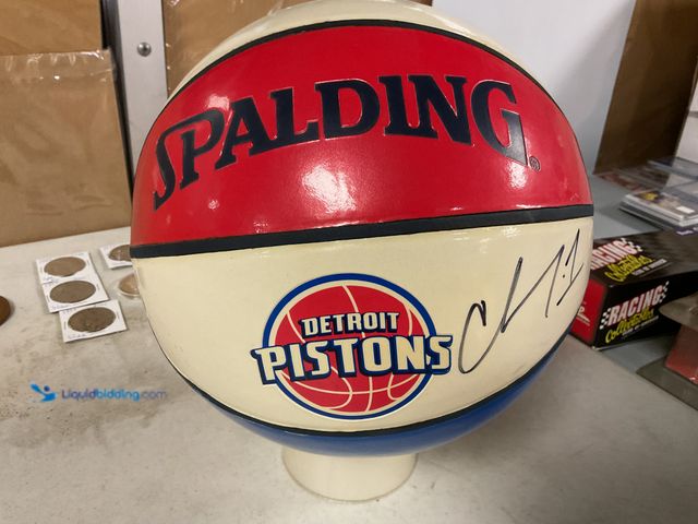 Lot 49-1810319 - COLLECTIBLE  DETROIT PISTONS LEGEND CHAUNCEY BILLUPS AUTOGRAPHED SPALDING BASKETBALL