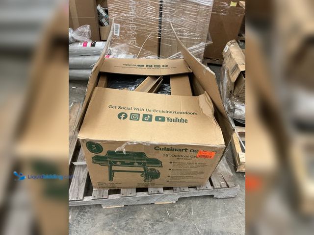 Lot 49-5485949 - Cuisinart 28" Outdoor Griddle with Hood. Model #CGG-9748. Unused with hardware. Box is damaged.