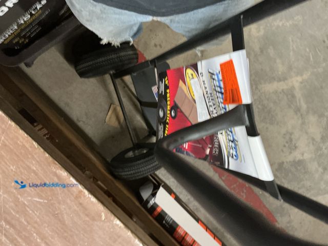 Lot 49-5449293 - Milwaukee
800 lb. Capacity D-Handle Hand Truck Used