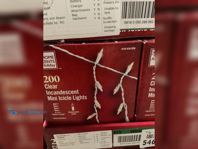 Lot 49-5463820 - Home Accents Holiday
200 Clear Incandescent Mini Icicle Lights (12packs) New