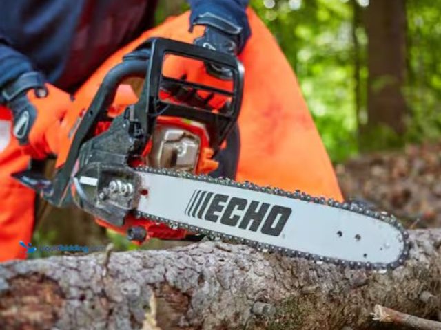Lot 49-2022907 - ECHO 14 in. 34.4 cc Gas 2-Stroke Rear Handle Chainsaw with Automatic Chain Oiler, Model # CS-3410-14...