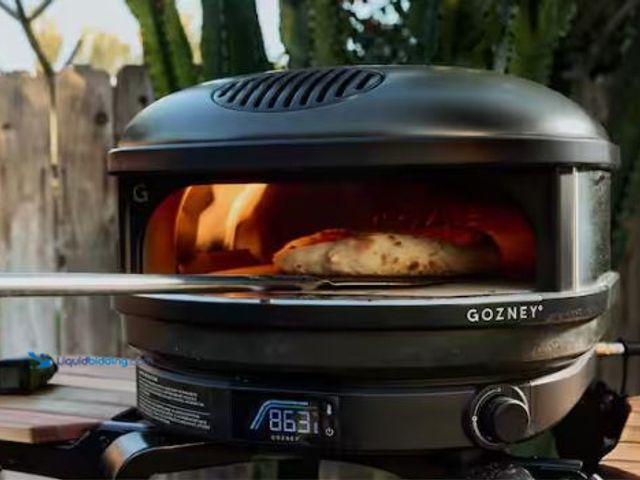 Lot 49-1544793 - GOZNEY Arc XL Propane Outdoor Pizza Oven in Off-Black, Model # GAPOBUS1624, Unused, Tested works. MS...