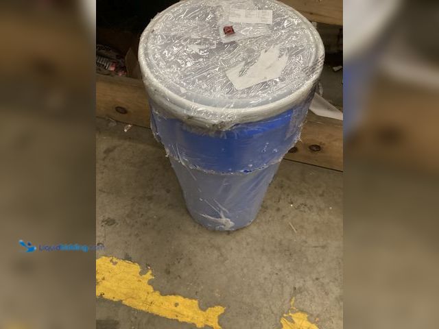 Lot 49-5436593 - 25 gallon blue drum. Slightly used.