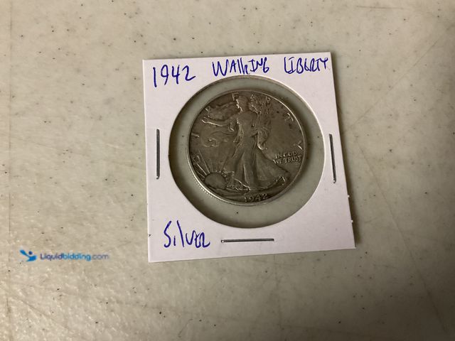 Lot 49-1830730 - 1942 WALKING LIBERTY HALF DOLLAR COIN 90% SILVER #COINS0219