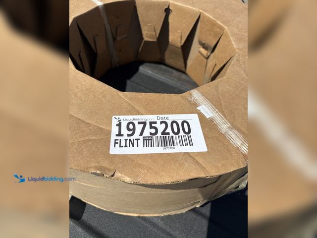 Lot 49-1975200 - 1 9/16 T Molding graphite smoke lip T mold, 9/16