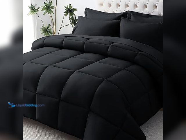 Lot 49-5448468 - JOLLYVOGUEComforter Set, Ultra-Soft Bed in a Bag. Unused