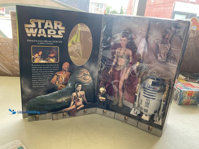 Lot 49-1804500 - 1998 STAR WARS PRINCESS LEIA COLLECTIBLE DOLL.