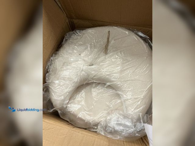 Lot 49-5487658 - Foldable Storage Ottoman Unused