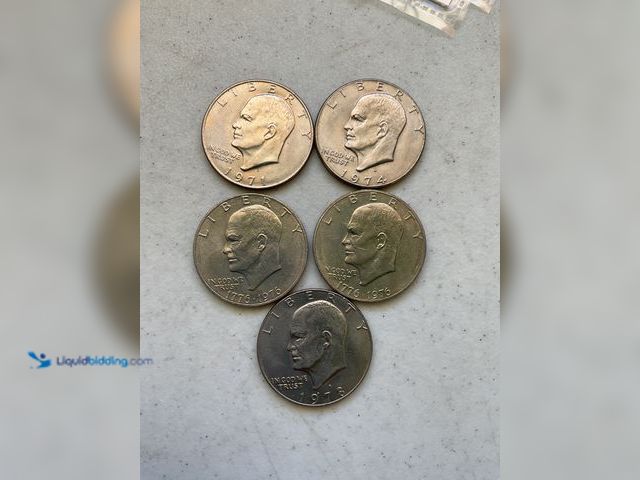 Lot 49-3503996 - LOT OF 5 “IKE” EISENHOWER LARGE ONE DOLLAR COINS INCLUDING 1971, 1974, 1976 AND 1978