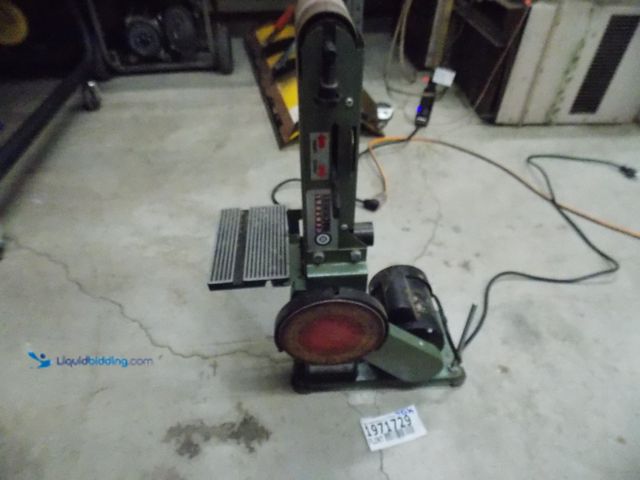 Lot 49-1971729 - 1 Central Machinery NV Electric Powered 4" X 36", 6", Belt And Disc Sander Central Machinery 4" X 36...