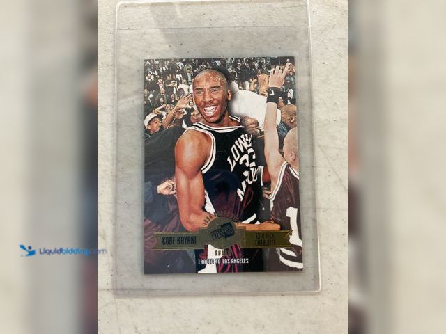 Lot 49-1810269 - COLLECTIBLE 1996 PRESS PASS #13 KOBE BRYANT ROOKIE CARD