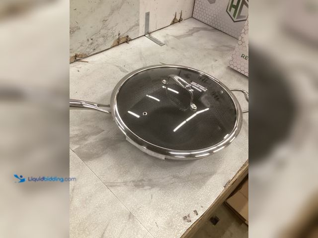 Lot 49-5483462 - HexClad Hybrid 14" Wok with Lid. Model: 859006007441. Unused