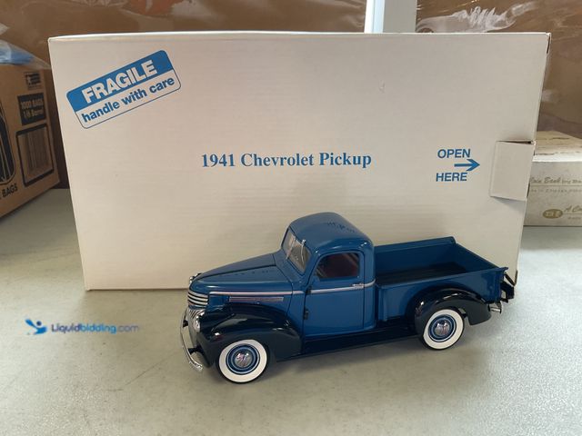 Lot 49-1505220 - COLLECTIBLE HIGH END DETAIL! DANBURY MINT 1/24 SCALE DIECAST 1941 CHEVROLET PICKUP IN ORIGINAL BOX #...