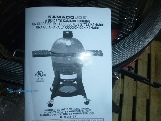 Lot 49-1519213 - Kamado Joe Konnected Joe 18-inch WiFi ceramic grill with 250 sq. in. of cooking space Model#KJ504112...