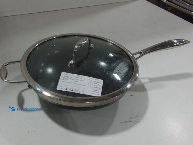 Lot 49-2021668 - HexClad pan with lid. Slightly used. Scuffs and scratches.