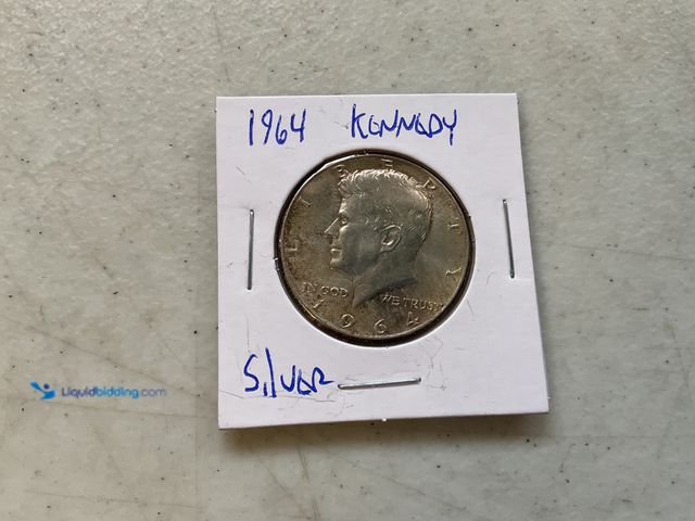 Lot 49-1505237 - 1964 KENNEDY HALF DOLLAR COIN 90% SILVER #COINS1211