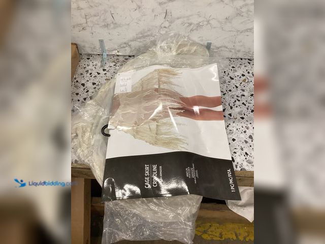 Lot 49-5433809 - Cage Skirt Adult L. Item is Unused