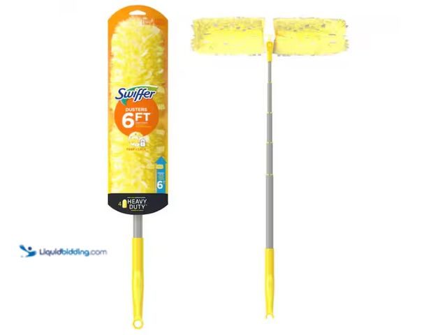 Lot 49-1563502 - Swiffer Super Extendable Dusting Kit with Heavy Duty Refills (1-Handle, 4-Dusters), Model # 00370007...