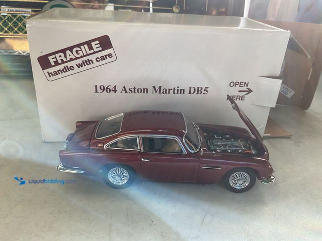 Lot 49-1830485 - COLLECTIBLE HIGH END DETAIL! DANBURY MINT 1/24 SCALE DIECAST CAR IN ORIGINAL BOX 1964 ASTON MARTIN D...