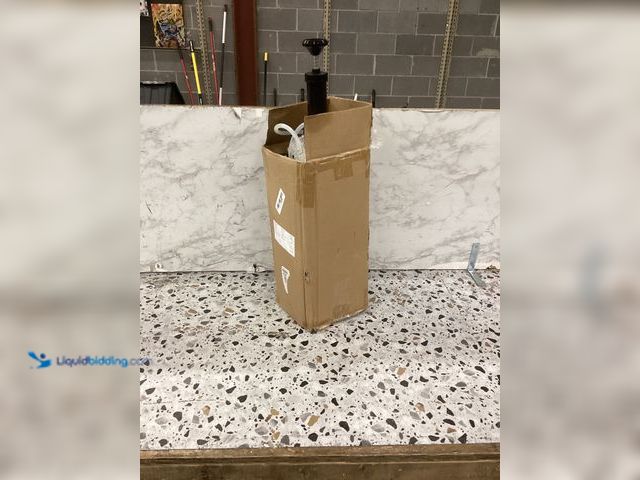 Lot 49-5460312 - 3L Brake Bleeder Kit Suitable for all vehicles Item is used.