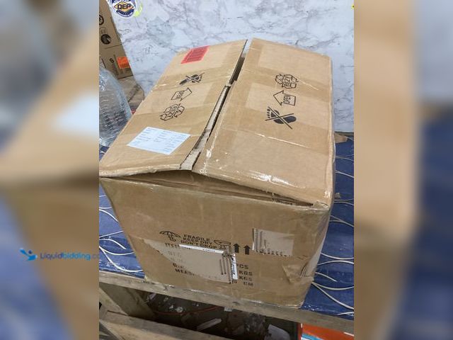 Lot 49-5486996 - 88cm/35in Height Light Candelabra Fixture Item is unused