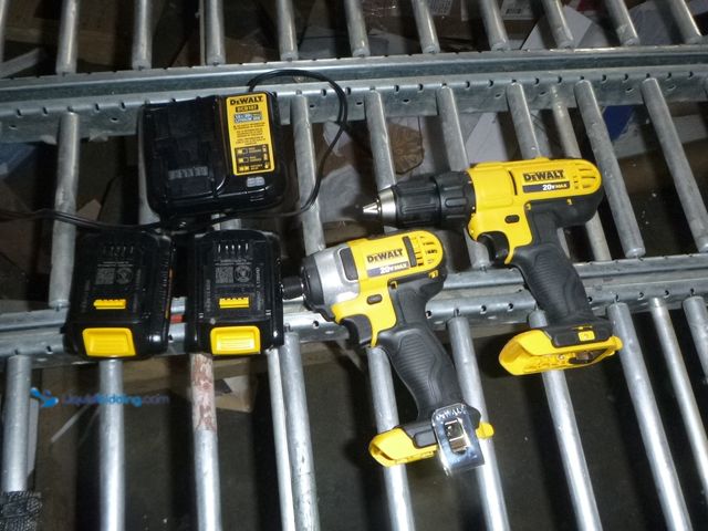 Lot 49-1515963 - DeWalt (6) pack tools set including: (1) 20V MAX Cordless 1/2 in. Drill/Driver Model# DCD771. (1) 20...