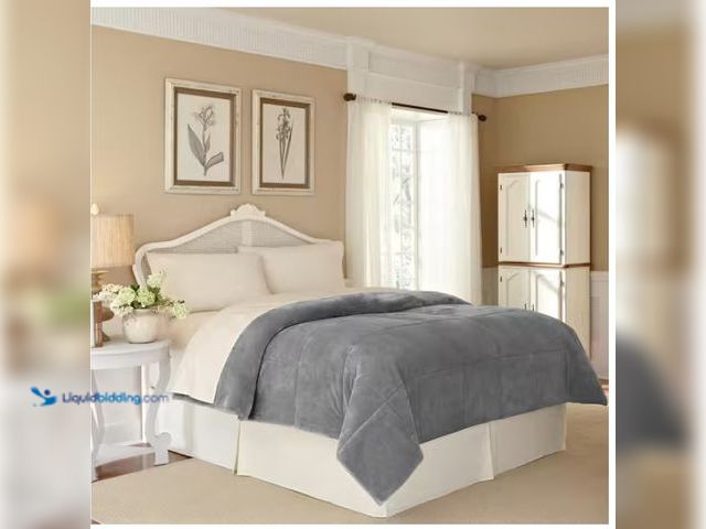 Lot 49-1622662 - Vellux Plush Lux Grey Polyester King Blanket, Model # 088377051061, Unused  Ref#SR0708