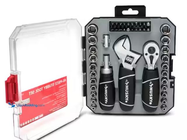 Lot 49-2005768 - Husky 1/4 in. and 3/8 in. Drive Stubby Ratchet and Socket Set, Model # H46PCSTS, Slightly used, NOTE...