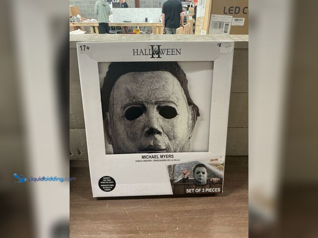 Lot 49-5435799 - Halloween II Michael Myers Fence Creeper (set of 3 pieces) Unused