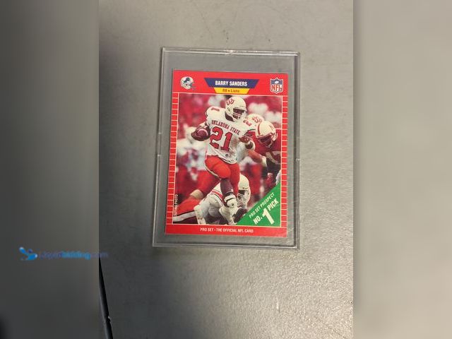 Lot 49-1505365 - COLLECTIBLE AMAZING RARE! 1989 BARRY SANDERS PRO SET ROOKIE CARD IN CASE OKLAHOMA STATE DETROIT LION...