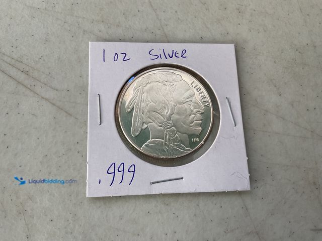 Lot 49-1505733 - NICE ONE TROY OZ .999 FINE SILVER COIN #COINS0122