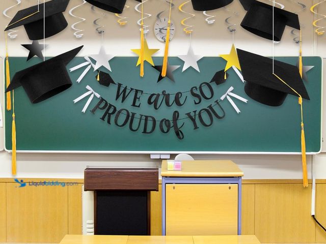 Lot 49-1512577 - 44 Pcs Large Graduation Hanging Decor 13.6'' Grad Hanging Caps Decor Class of 2025 Floating Grad Hat...