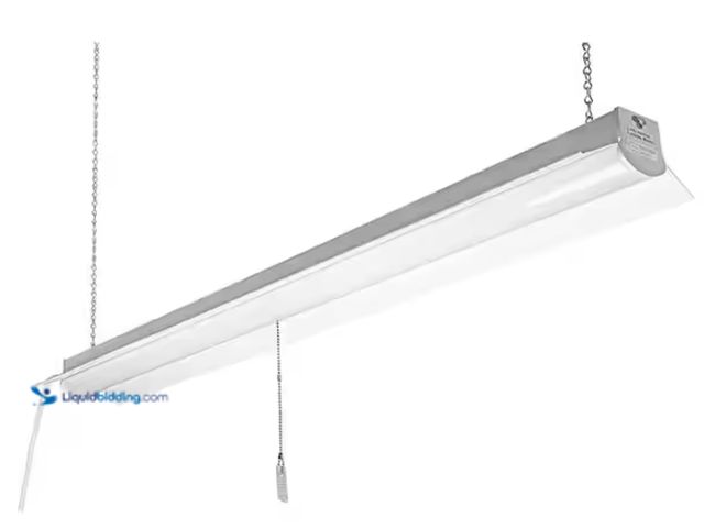 Lot 49-2000427 - Commercial Electric 4 ft. Plug-in Pull Chain Linkable Integrated LED White Shop Light Garage Light 3...