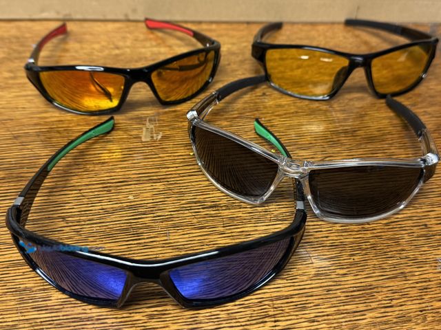 Lot 49-1814197 - New 4 different pairs of polarized, sunglasses different colors brand new