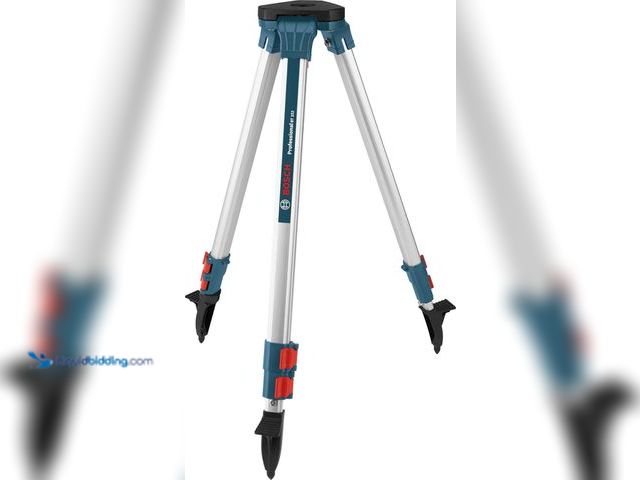 Lot 49-5449683 - Bosch BT152 BT152 Aluminum Contractor Tripod (attachments included) Unused