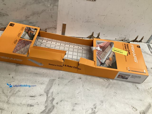 Lot 49-5542870 - Fiskars Rotary Cutter Ruler combo Unused