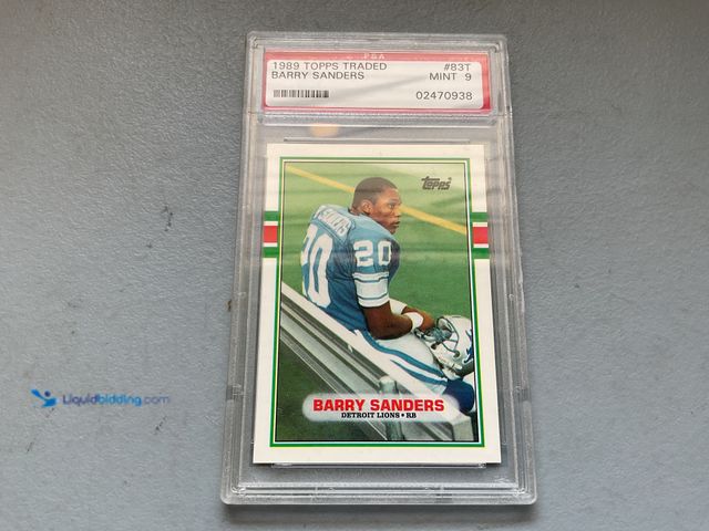 Lot 49-1801440 - GRADED CARD! 1989 TOPPS FOOTBALL TRADED BARRY SANDERS ROOKIE