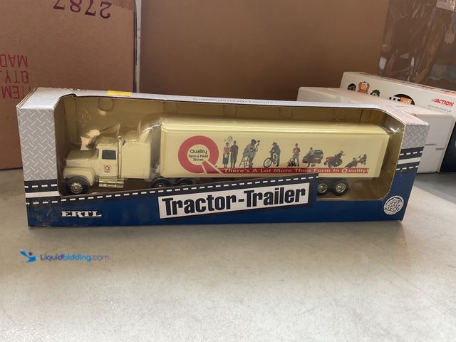 Lot 49-5515596 - Other ERTL TRACTOR-TRAILER 1/64 SCALE DIECAST TRANSPORTER QUALITY FARM &amp; FLEET STORES NEW IN BOX