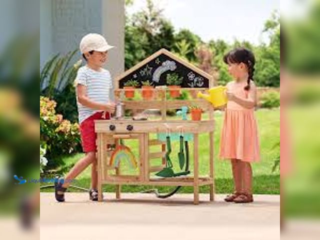 Lot 49-5553046 - Member's Mark Outdoor Wooden Mud Kitchen MODEL:990450859 UNUSED.