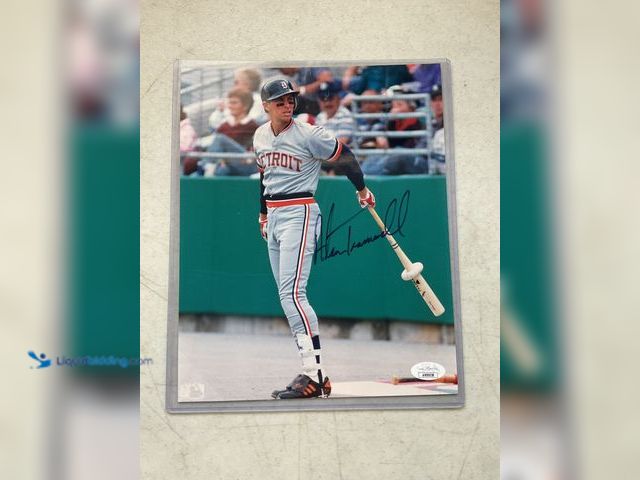 Lot 49-1830514 - COLLECTIBLE DETROIT TIGERS LEGEND ALAN TRAMMELL AUTOGRAPHED 8X10 PHOTO WITH JSA COA #COINS0219