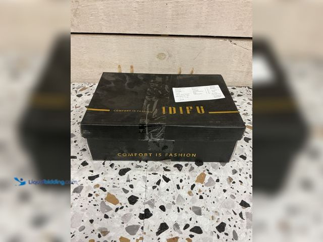 Lot 49-5459521 - White high heel, closed toed shoes. Size 8. Unused.