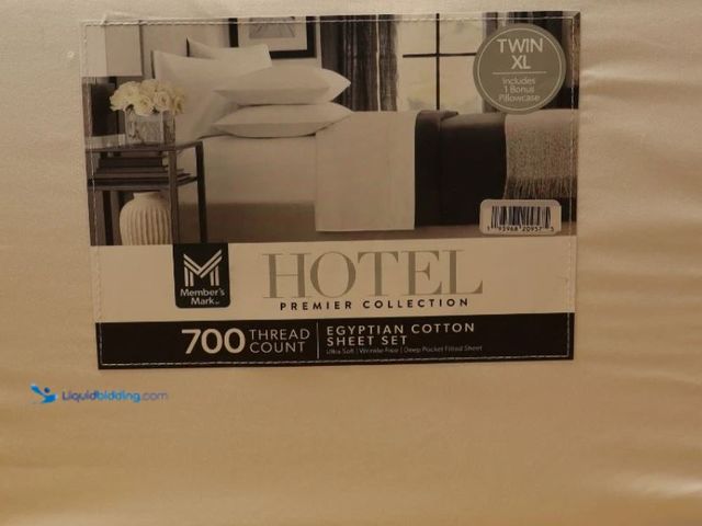 Lot 49-1631028 - Member's Mark Hotel Egyptian Cotton 6-Piece Solid Sheet Set, 700 Thread Ct, Twin XL, Model # 2365094...