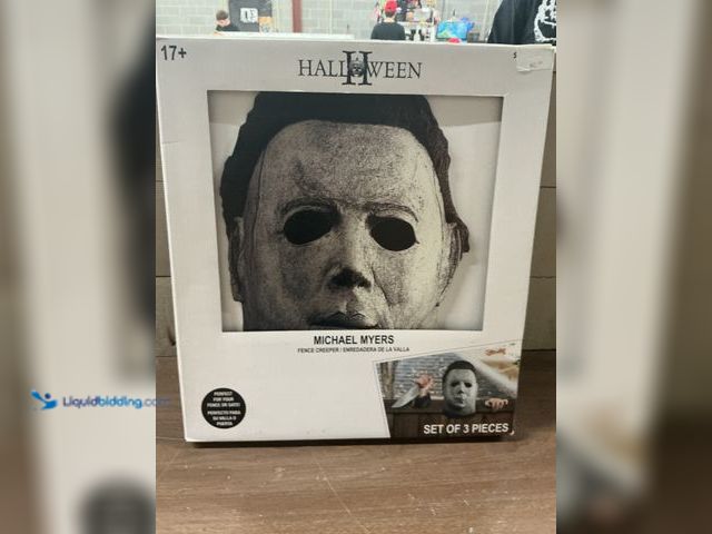 Lot 49-5435803 - Halloween II Michael Myers Fence Creeper (set of 3 pieces) Unused