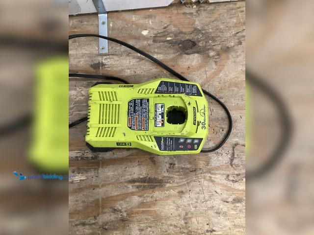 Lot 49-5454129 - RYOBI
ONE+ 18V Dual Chemistry IntelliPort Charger. Item is Used