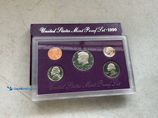 Lot 49-1505026 - 1990 INITED STATES MINT PROOF SET 5 COINS IN HARD PLASTIC CASE AND ORIGINAL SLEEVE