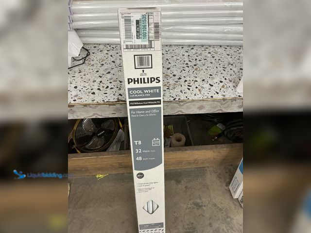 Lot 49-5476336 - Philips
32-Watt 4 ft. Alto Linear T8 Fluorescent Tube Light Bulb, Cool White (4100K) (10-Pack). Ite...