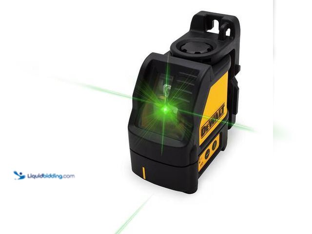 Lot 49-3616572 - DEWALT 100 ft. Green Self-Leveling Cross Line Laser Level with (3) AA Batteries & Case - slightly us...