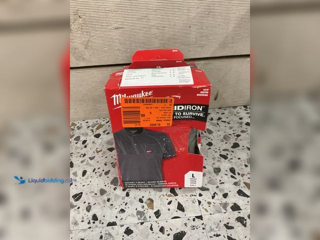 Lot 49-5485202 - Milwaukee Men's Large Gray GRIDIRON Cotton/Polyester Short-Sleeve Pocket T-Shirt. Model # 605G-L. AN...